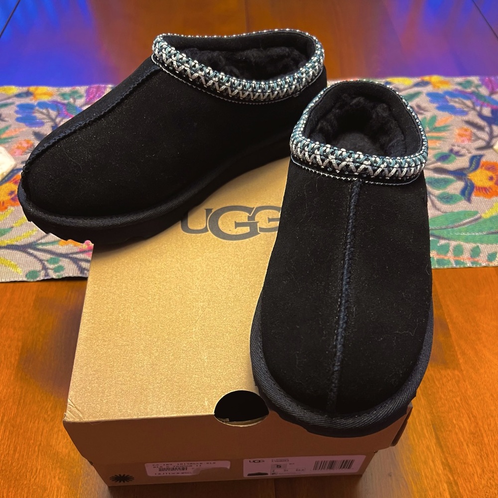Women’s UGG Tasman II black slippers size 5 *nib*